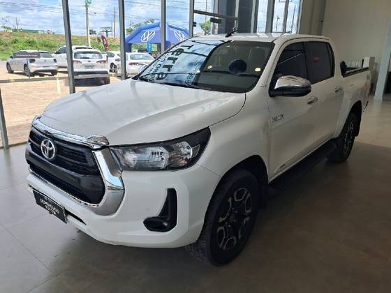 TOYOTA HILUX 2.8 D-4D TURBO DIESEL CD SRV 4X4 AUTOMÁTICO
